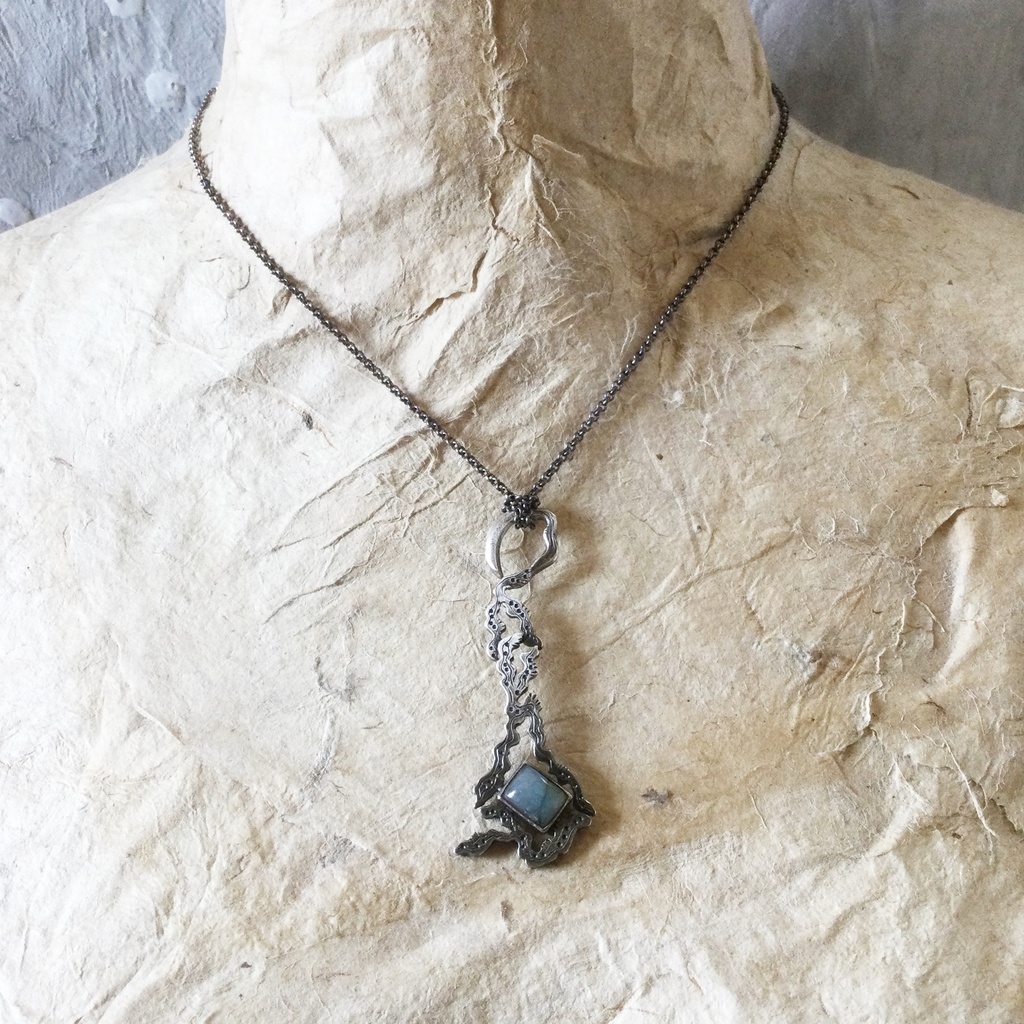 うごめきペンダント 長方形ラブラドライト