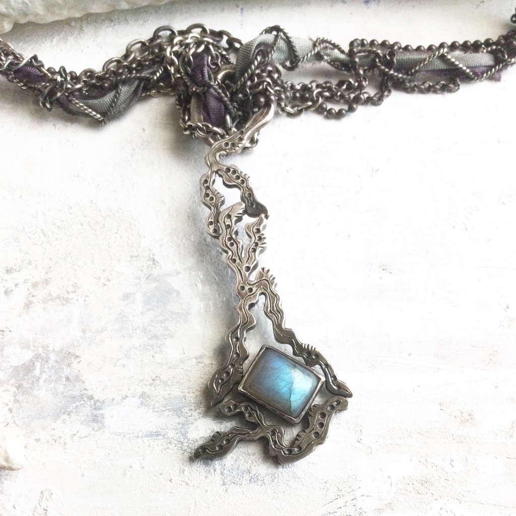 うごめきペンダント 長方形ラブラドライト