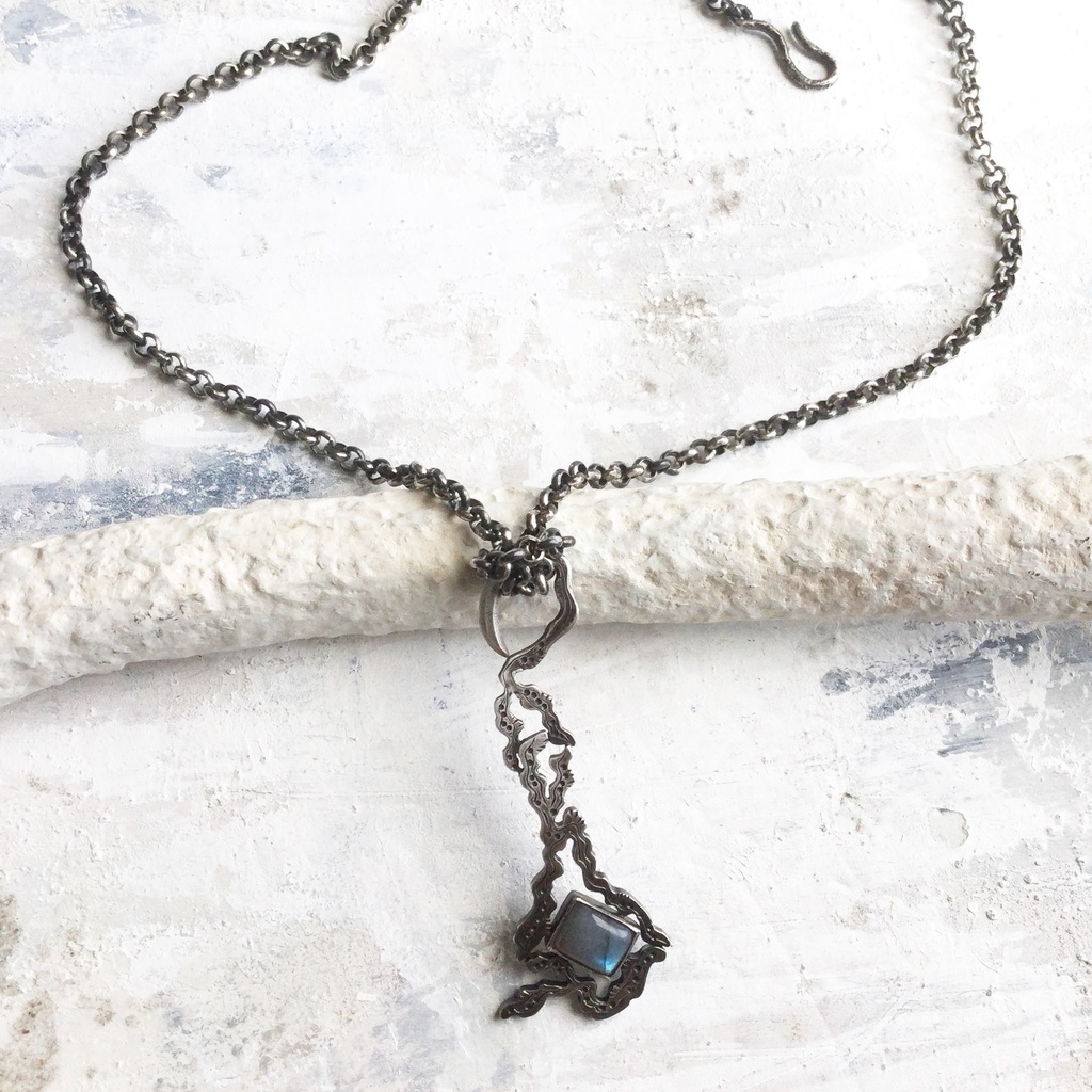 うごめきペンダント 長方形ラブラドライト