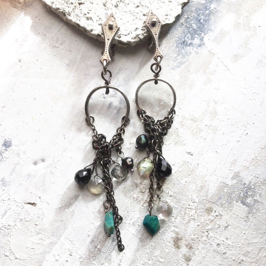 菱形から揺れる半丸 イヤリング