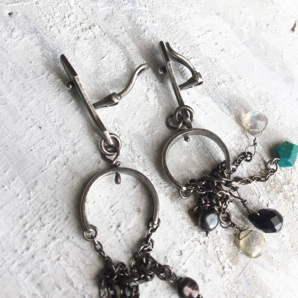 菱形から揺れる半丸 イヤリング