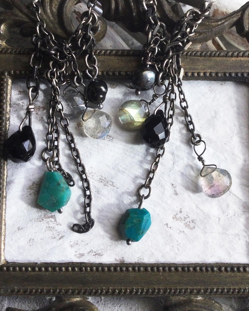 菱形から揺れる半丸 イヤリング