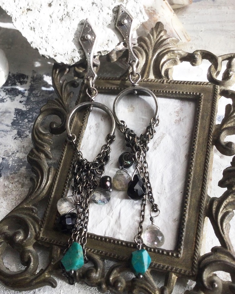 菱形から揺れる半丸 イヤリング