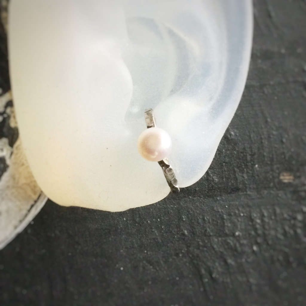 ラフツイストイヤーカフ 1.6cm 淡水パール