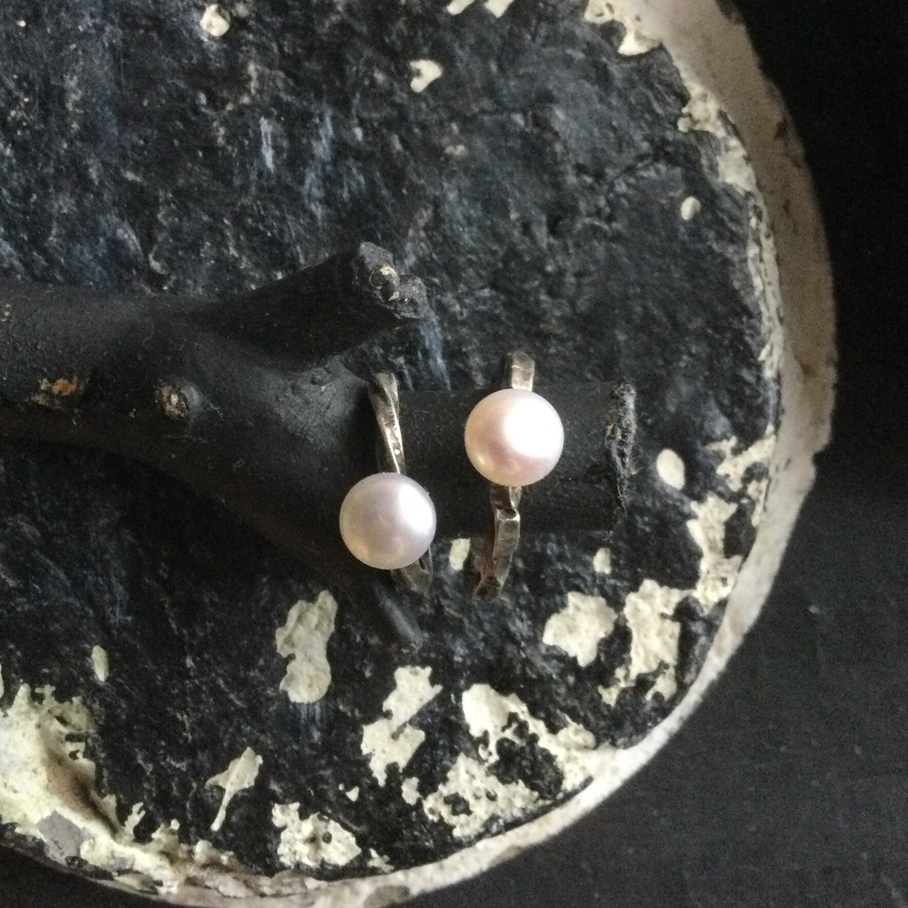 ラフツイストイヤーカフ 1.6cm 淡水パール