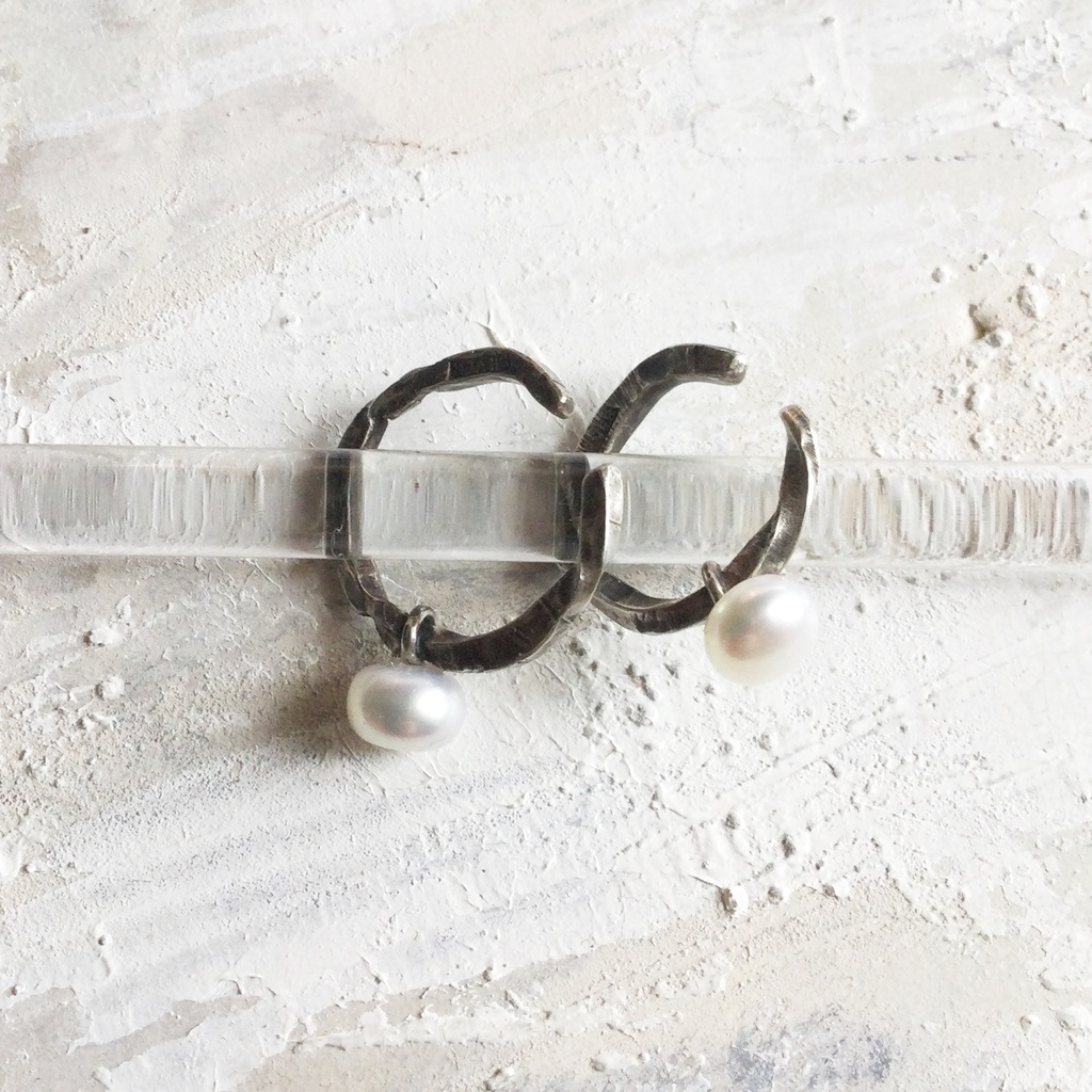 ラフツイストイヤーカフ 1.6cm 淡水パール