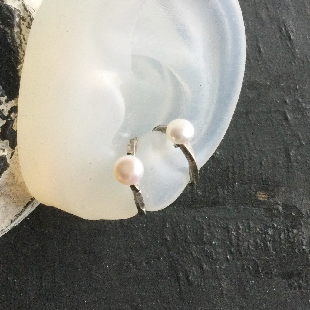 ラフツイストイヤーカフ 1.6cm 淡水パール