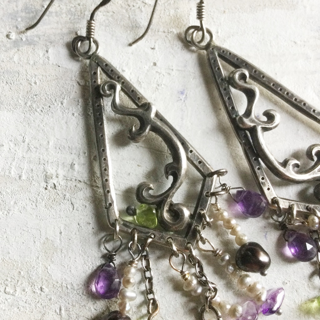 唐草ロマ ピアス 白蝶貝