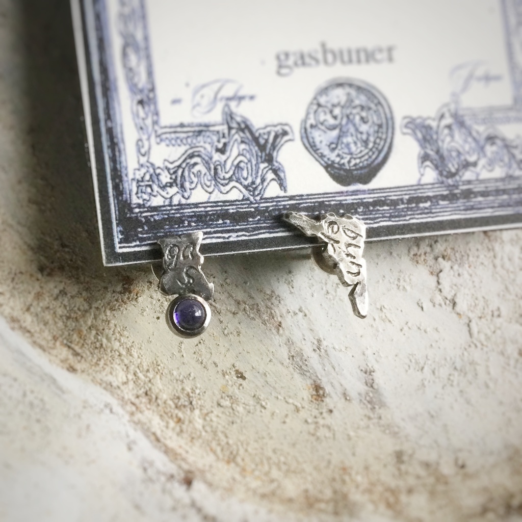 グラフィティーピアス アイオライト