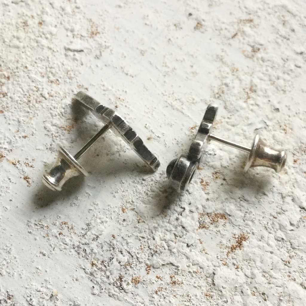 グラフィティーピアス アイオライト