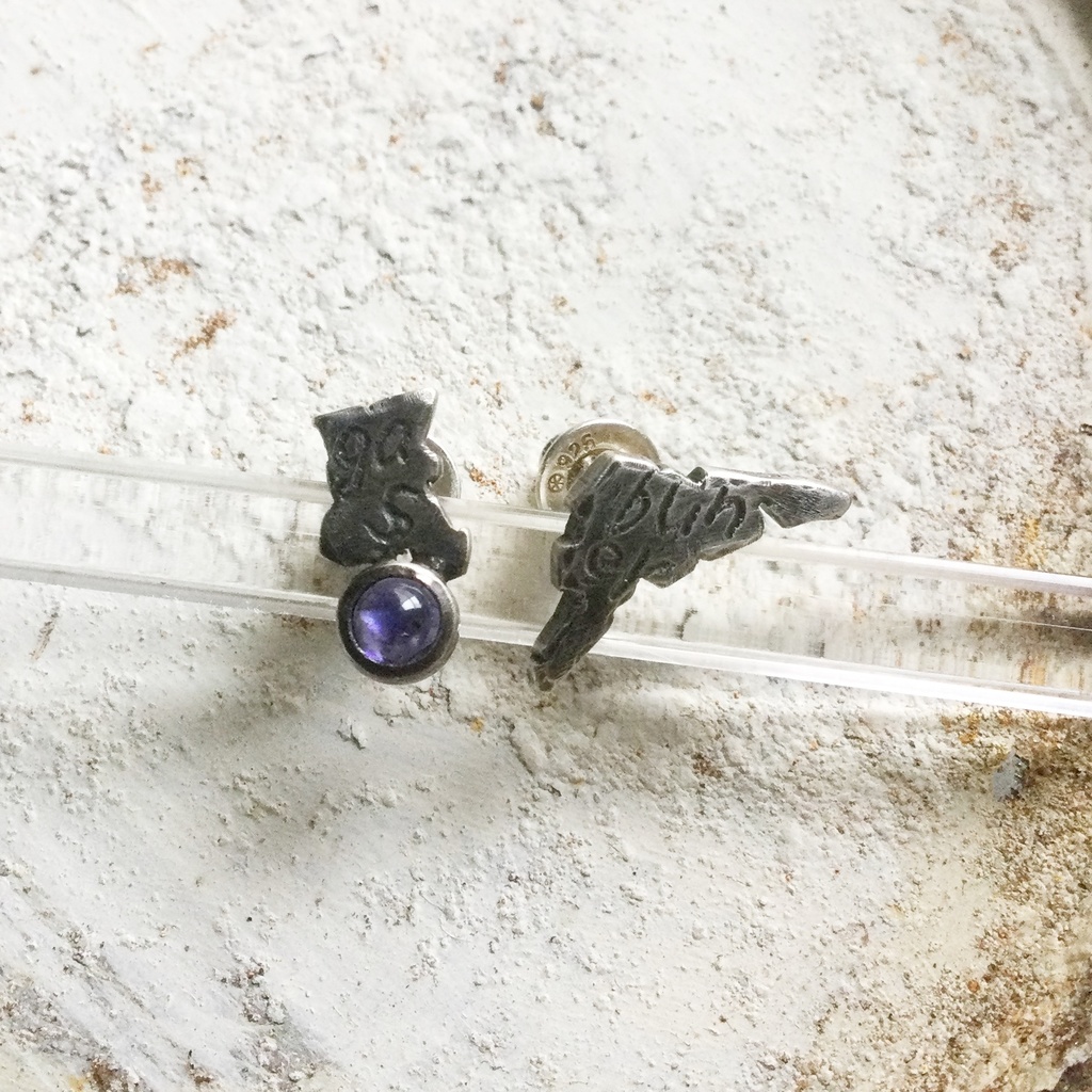 グラフィティーピアス アイオライト