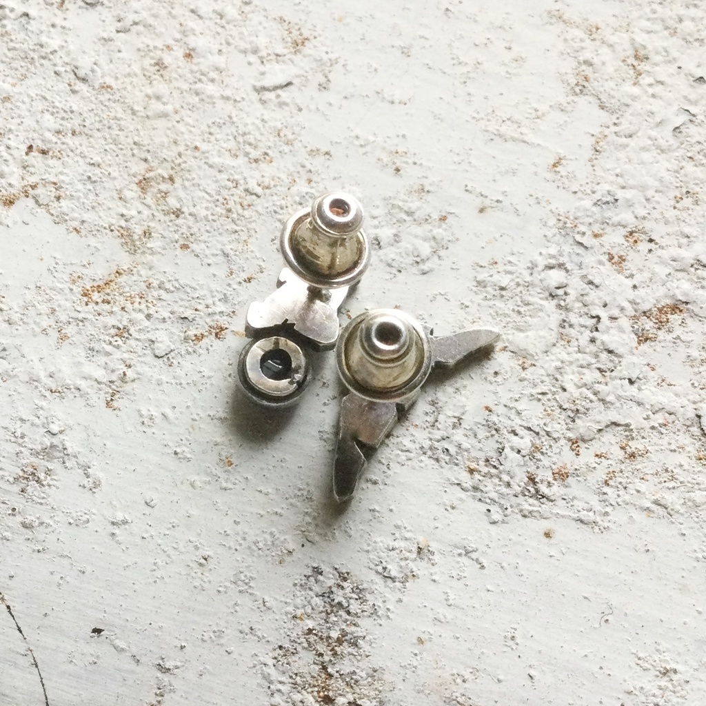 グラフィティーピアス アイオライト