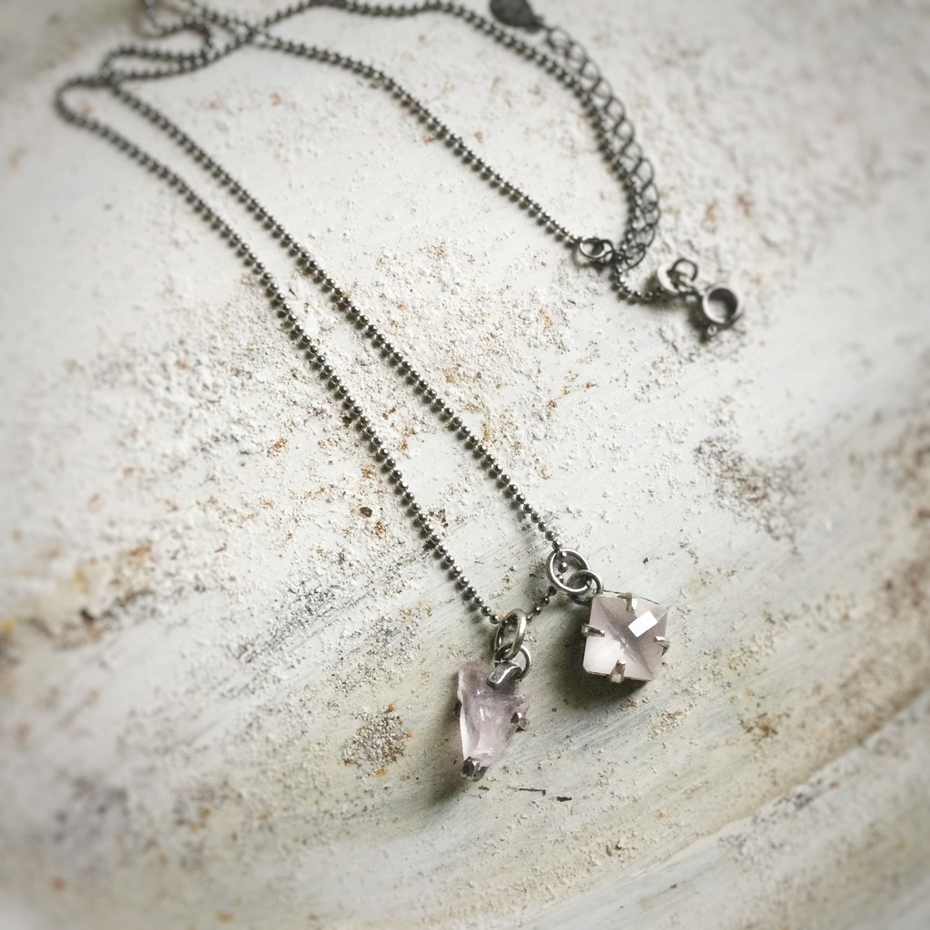 ローズクオーツのチャーム 2個セット