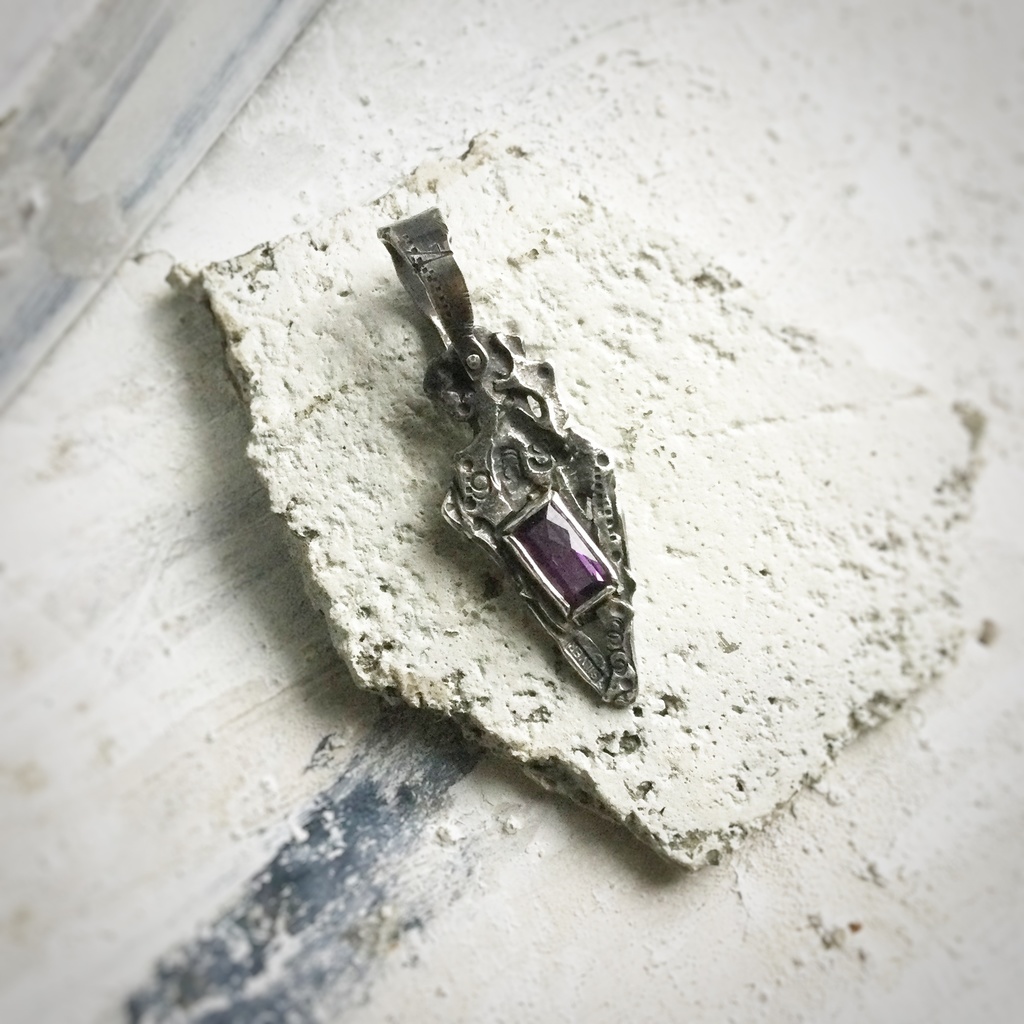 TTペンダント 長め三角 アメジスト