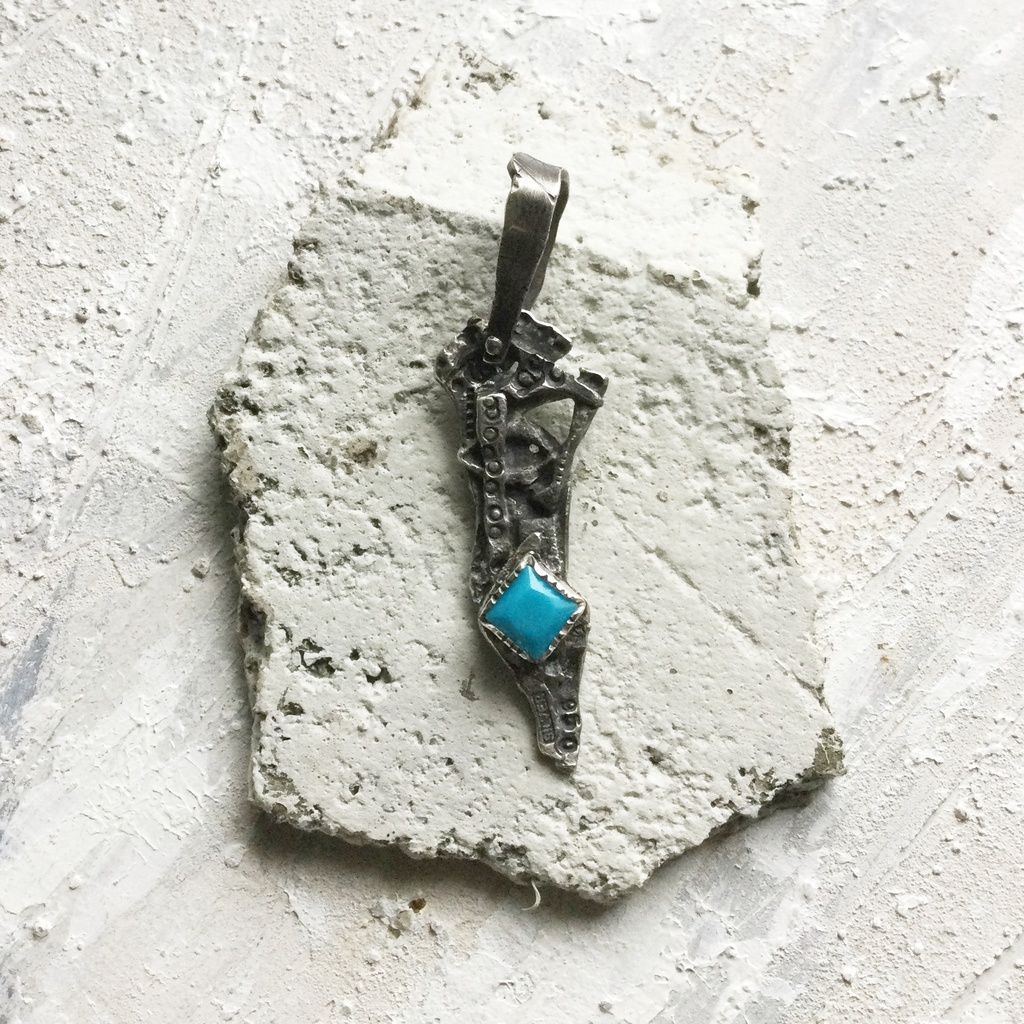 TTペンダント 長め三角 ターコイズ