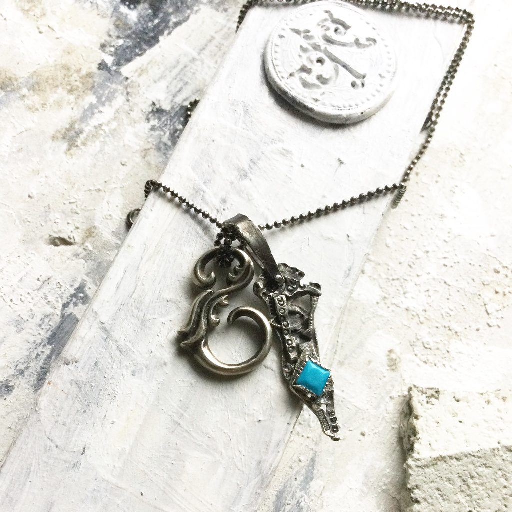 TTペンダント 長め三角 ターコイズ