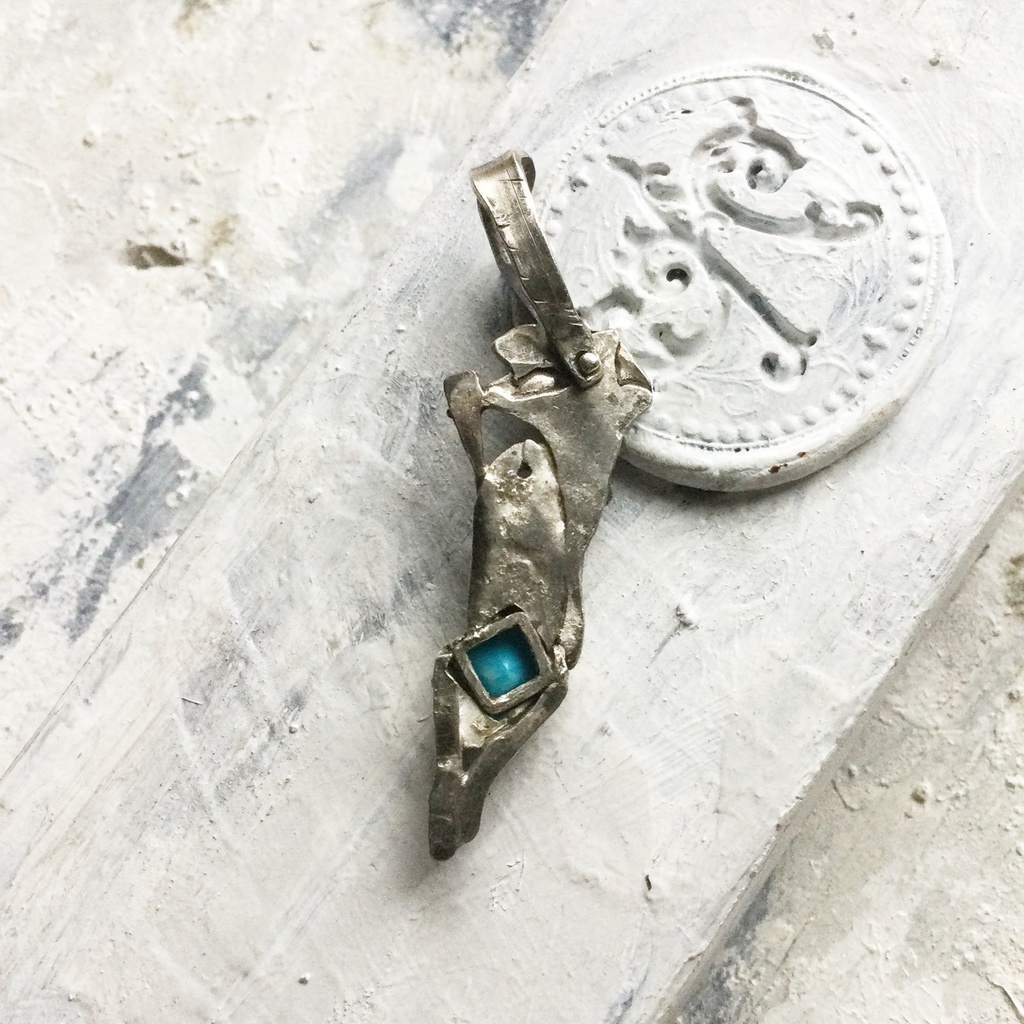 TTペンダント 長め三角 ターコイズ