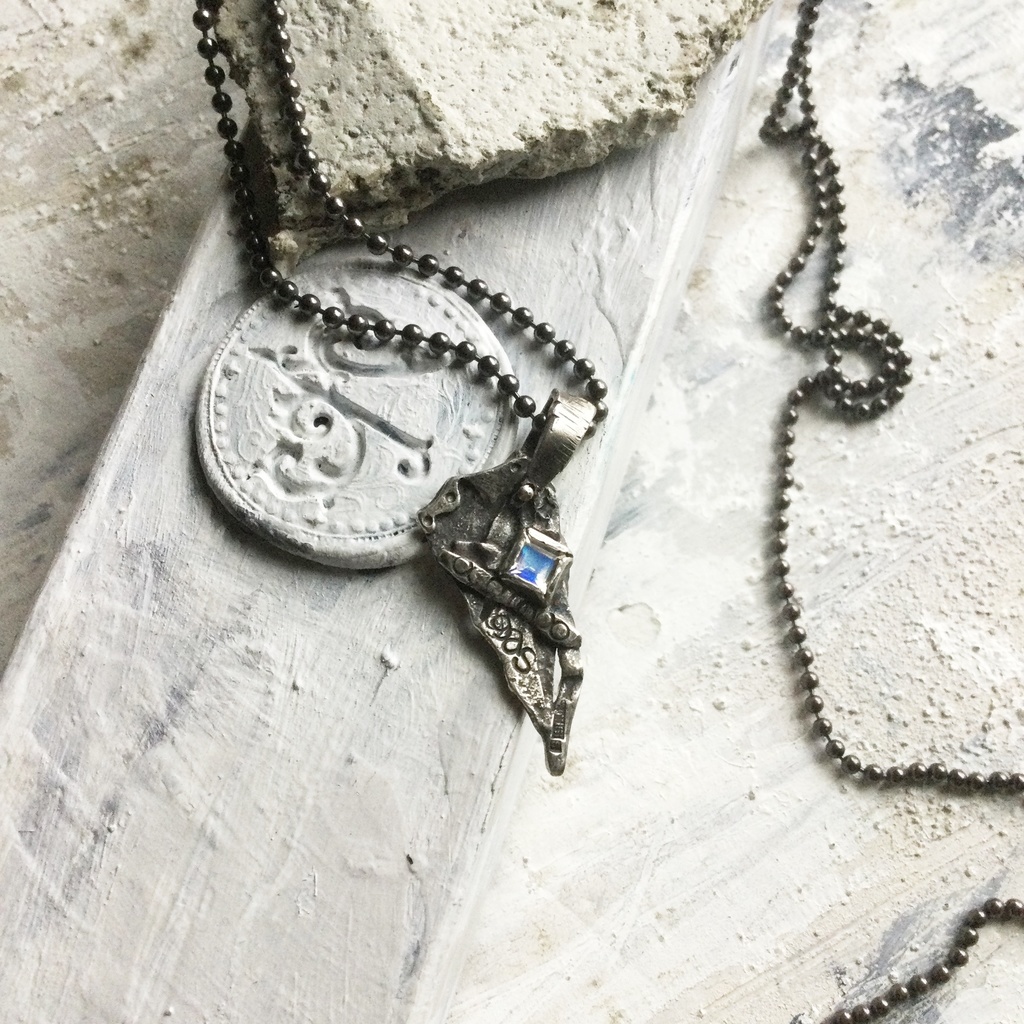 TTペンダント 長め三角 ムーンストーン