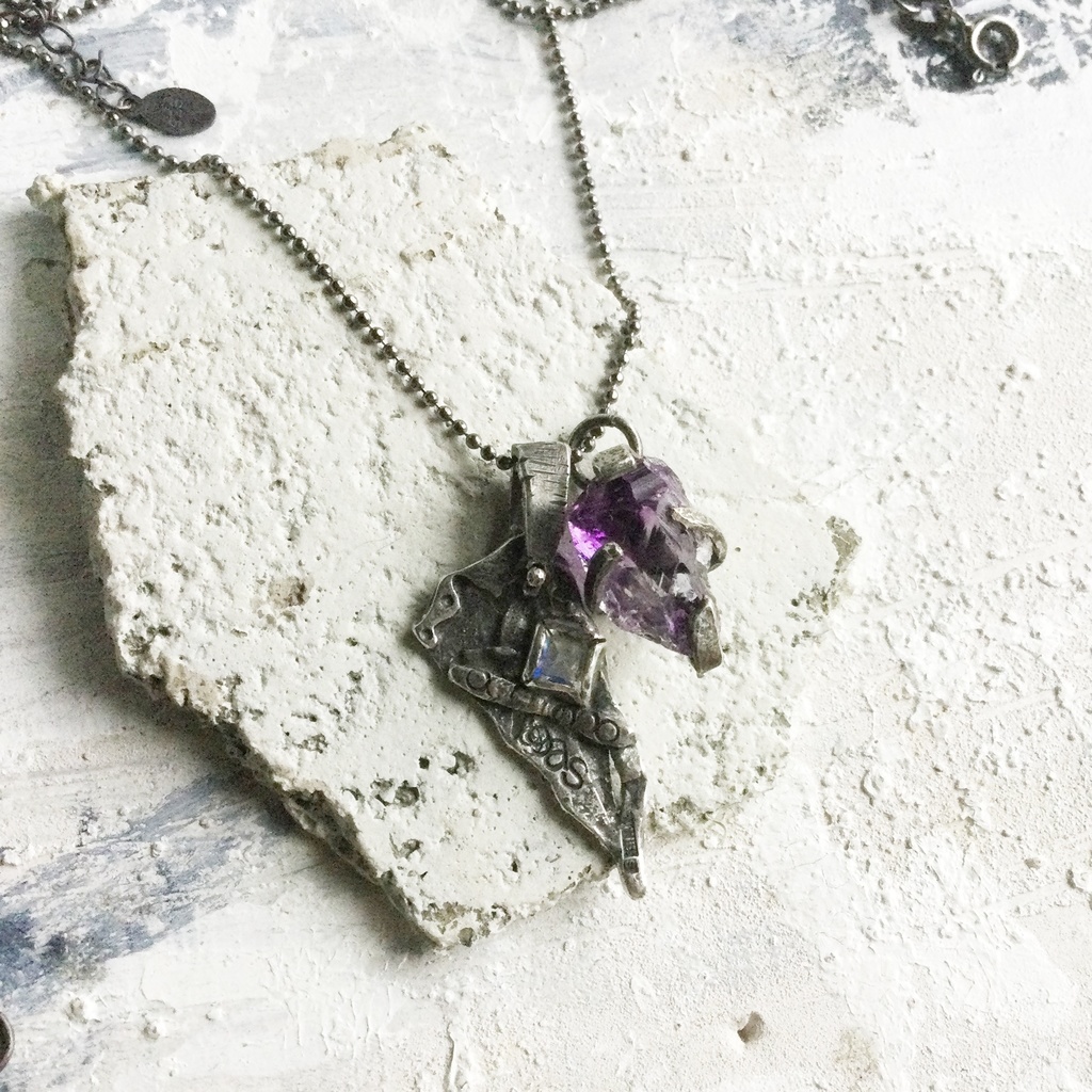 TTペンダント 長め三角 ムーンストーン