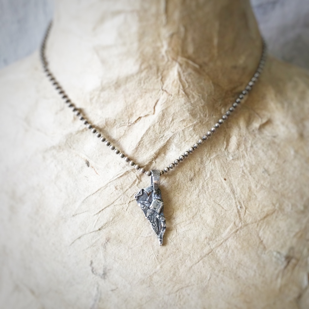 TTペンダント 長め三角 ムーンストーン