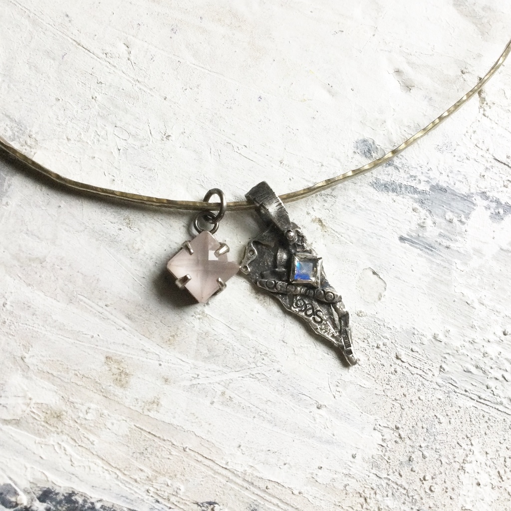 TTペンダント 長め三角 ムーンストーン