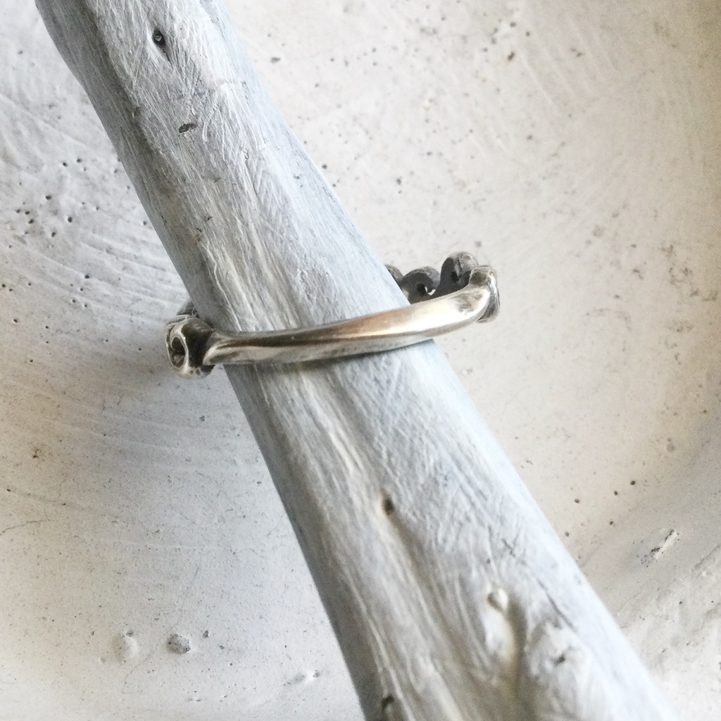 波唐草リング □カルセドニー ムーンストーン