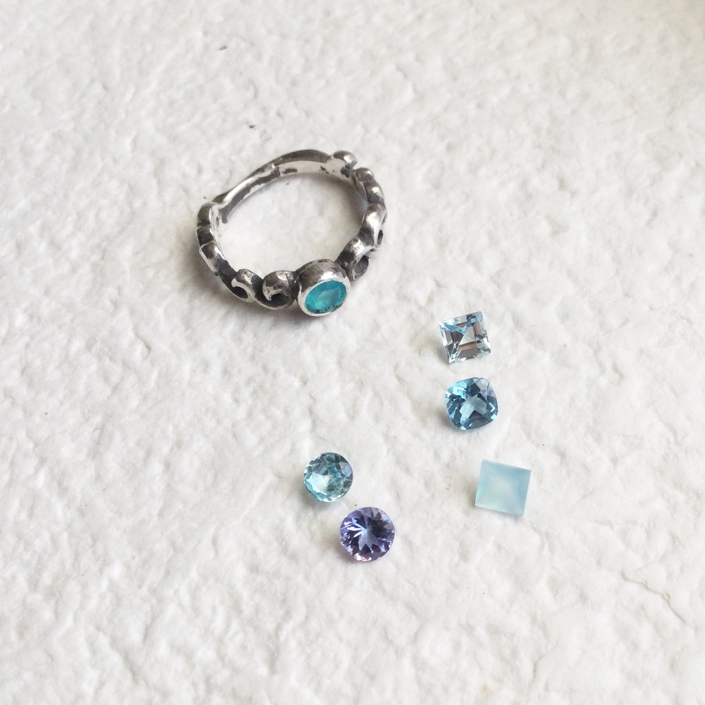 波唐草リング □カルセドニー ムーンストーン