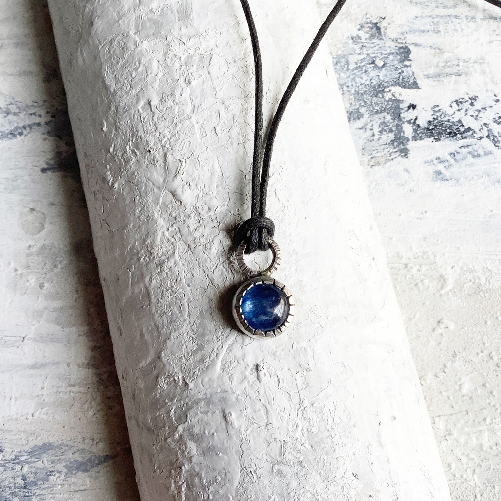 カイヤナイト 天然石チャーム 7㎜