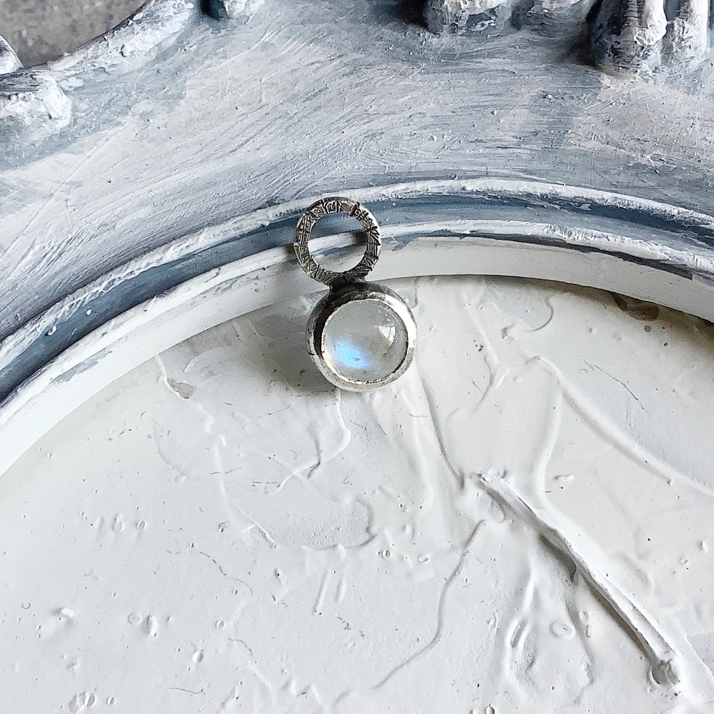 ラブラドライト(白)天然石チャーム 6㎜