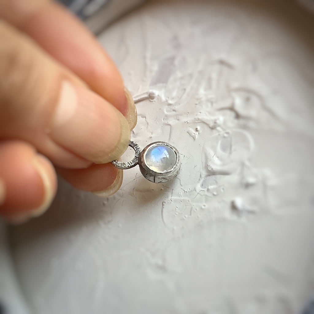 ラブラドライト(白)天然石チャーム 6㎜