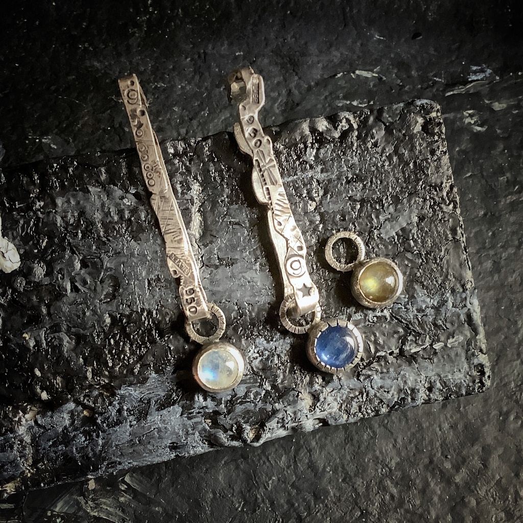 ラブラドライト(白)天然石チャーム 6㎜