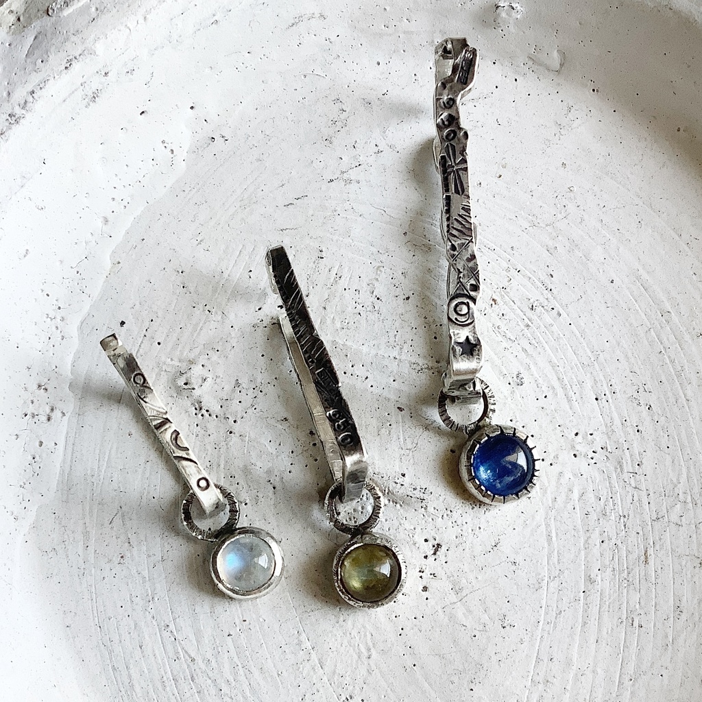 ラブラドライト(白)天然石チャーム 6㎜