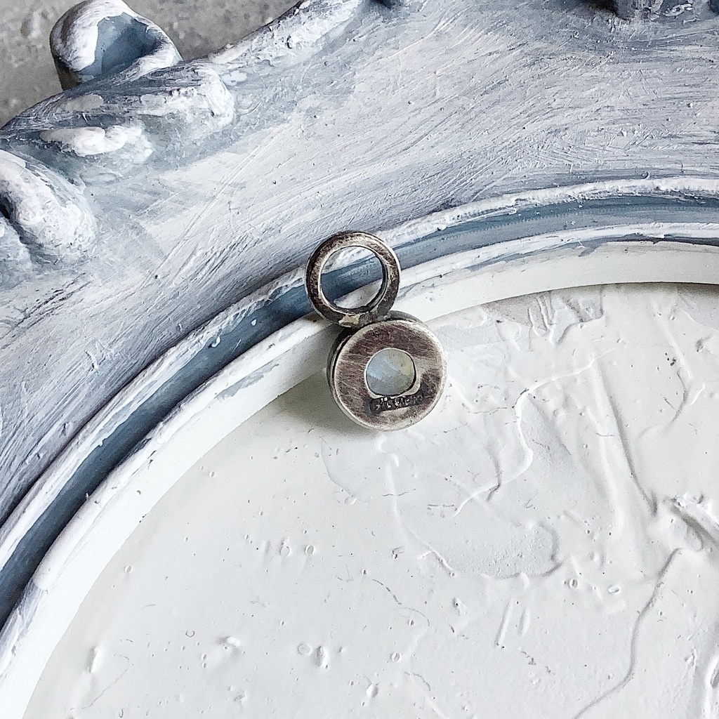 ラブラドライト(白)天然石チャーム 6㎜