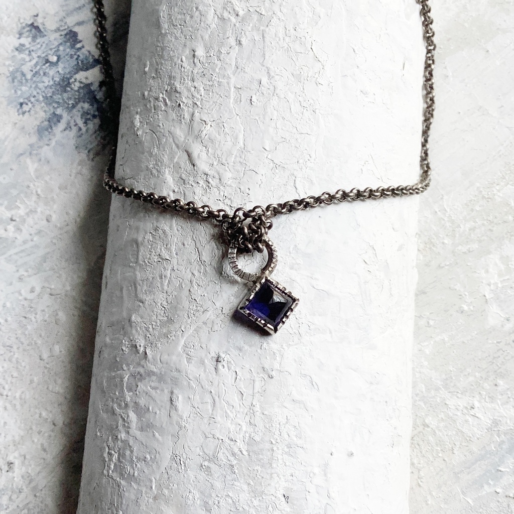 アイオライト 天然石チャーム 5㎜