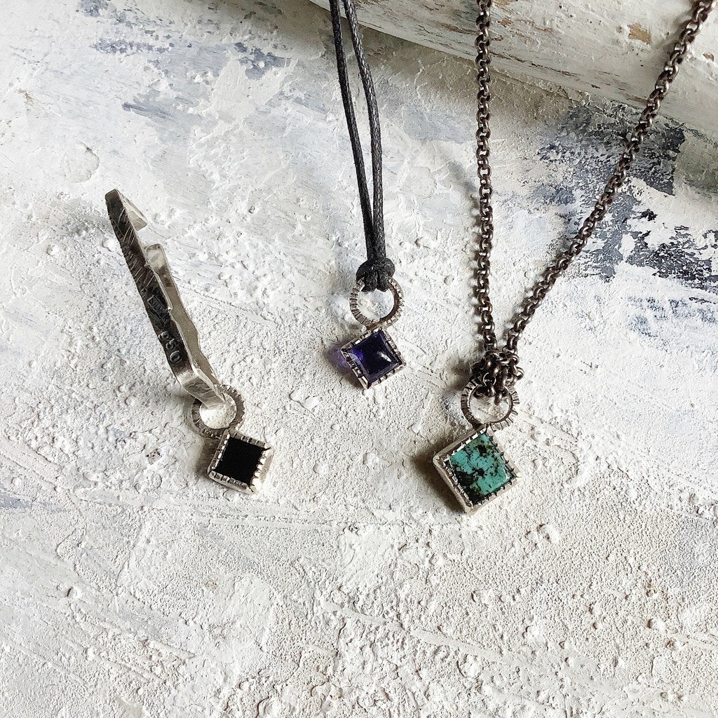 アイオライト 天然石チャーム 5㎜