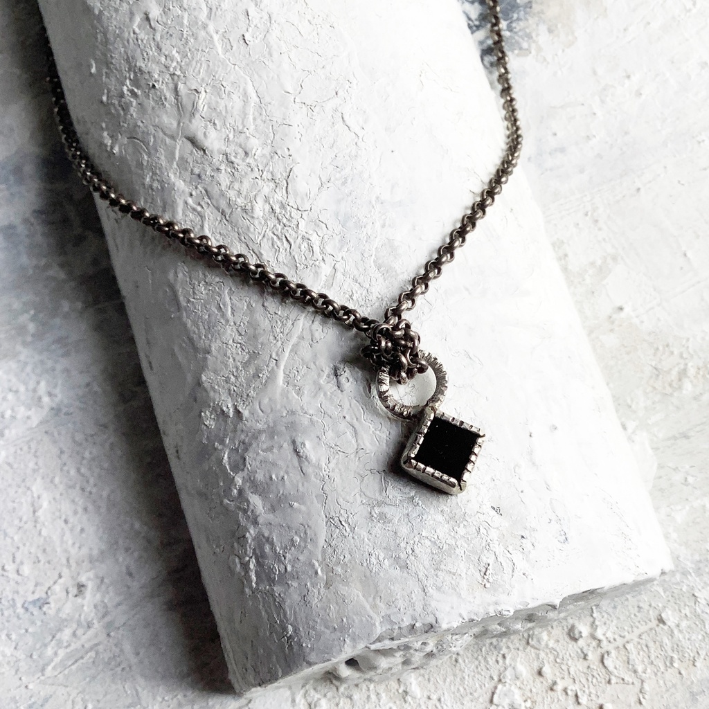 オニキス 天然石チャーム 5㎜