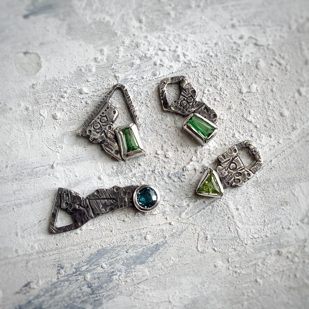 グラフィティペンダントネックレス グリーンガーネット1