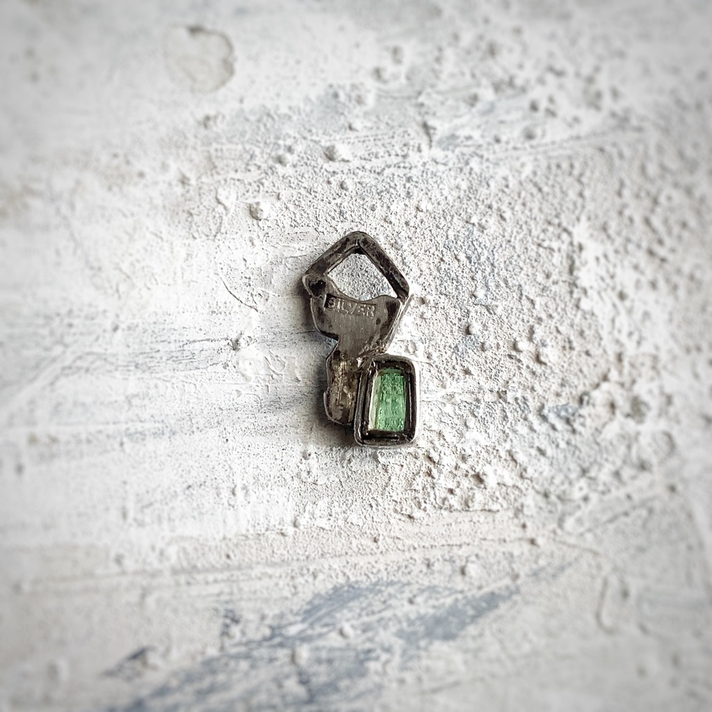 グラフィティペンダントネックレス グリーンガーネット1