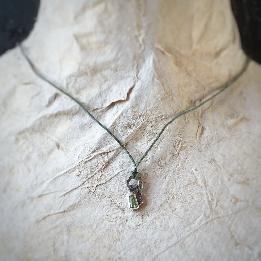 グラフィティペンダントネックレス グリーンガーネット1