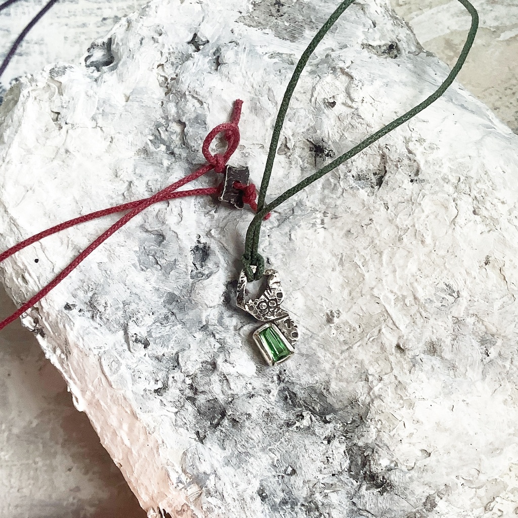 グラフィティペンダントネックレス グリーンガーネット1