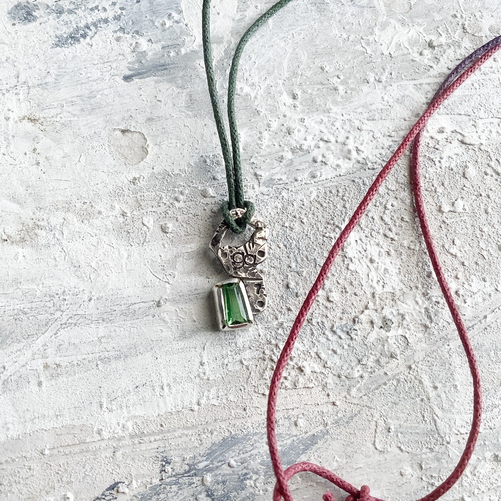 グラフィティペンダントネックレス グリーンガーネット1