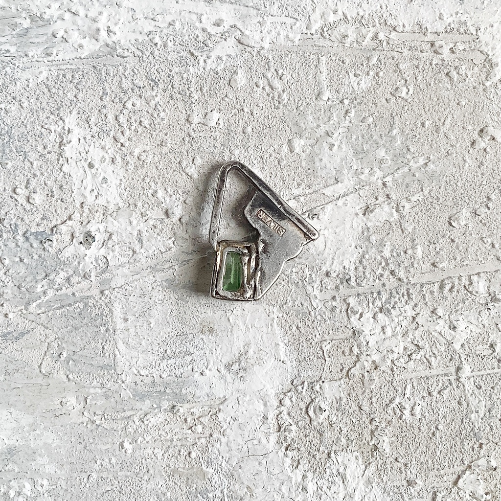 グラフィティーペンダントネックレス グリーンガーネット2