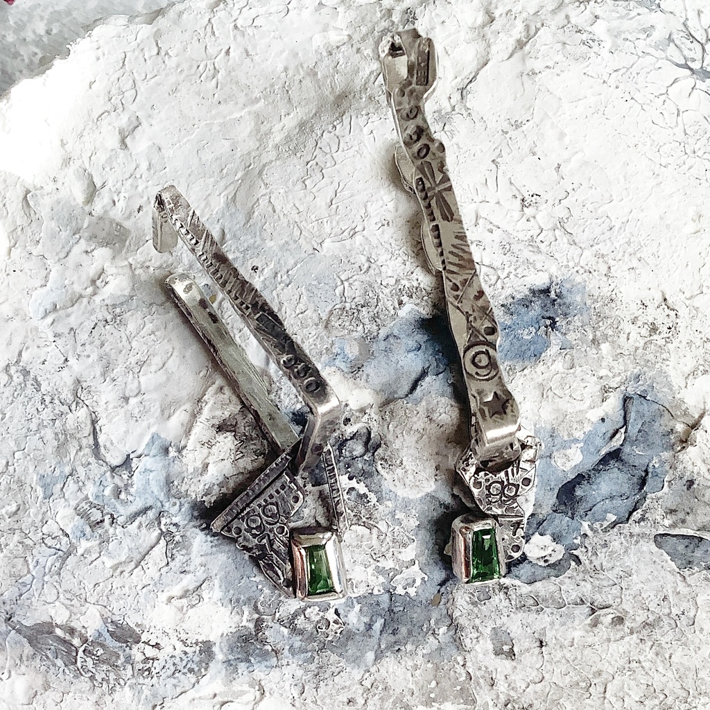 グラフィティーペンダントネックレス グリーンガーネット2