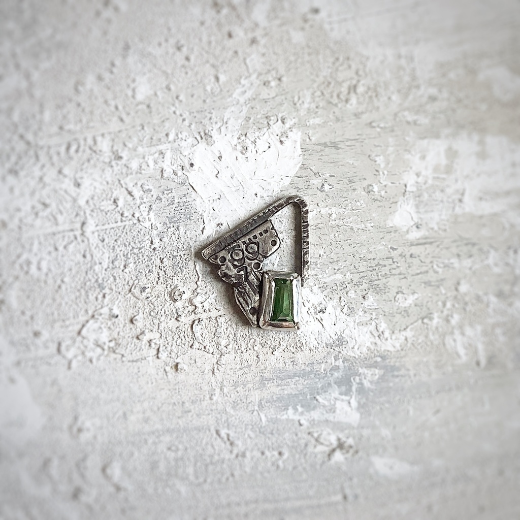 グラフィティーペンダントネックレス グリーンガーネット2