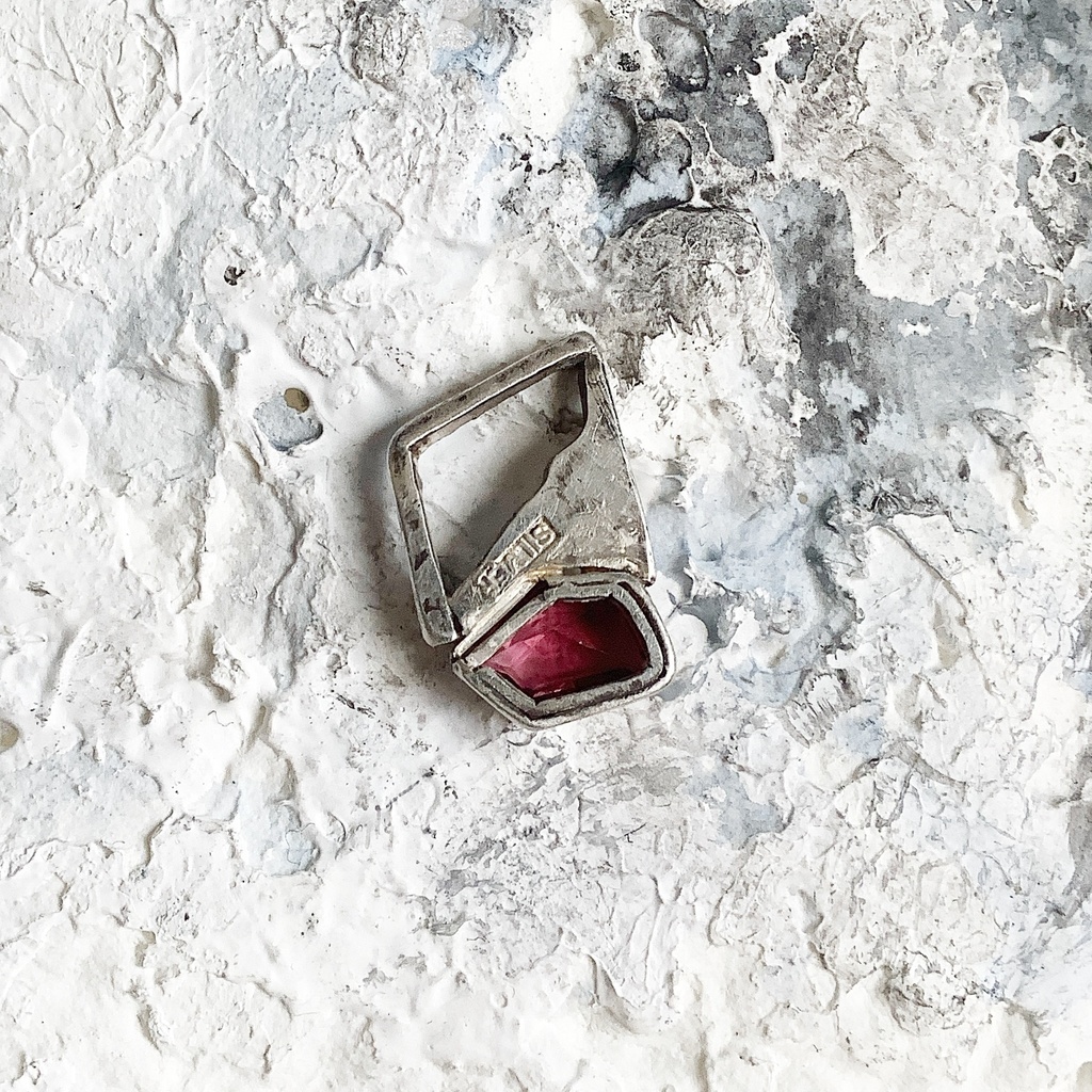 グラフィティーペンダントネックレス ガーネット