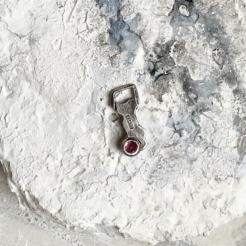 グラフィティーペンダントネックレス ロードライトガーネット