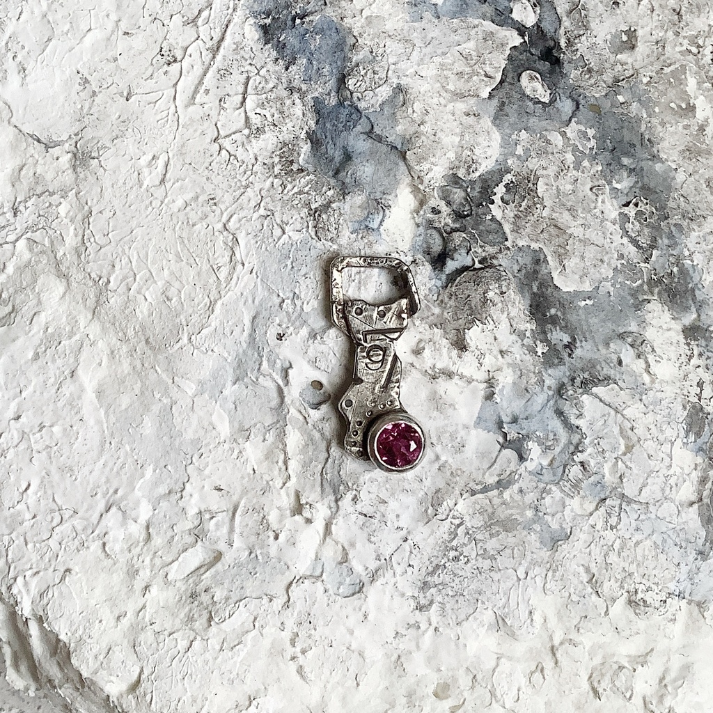 グラフィティーペンダントネックレス ロードライトガーネット