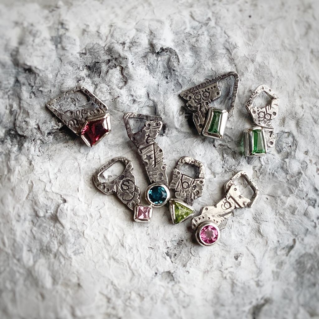 グラフィティーペンダントネックレス ピンクサファイヤ