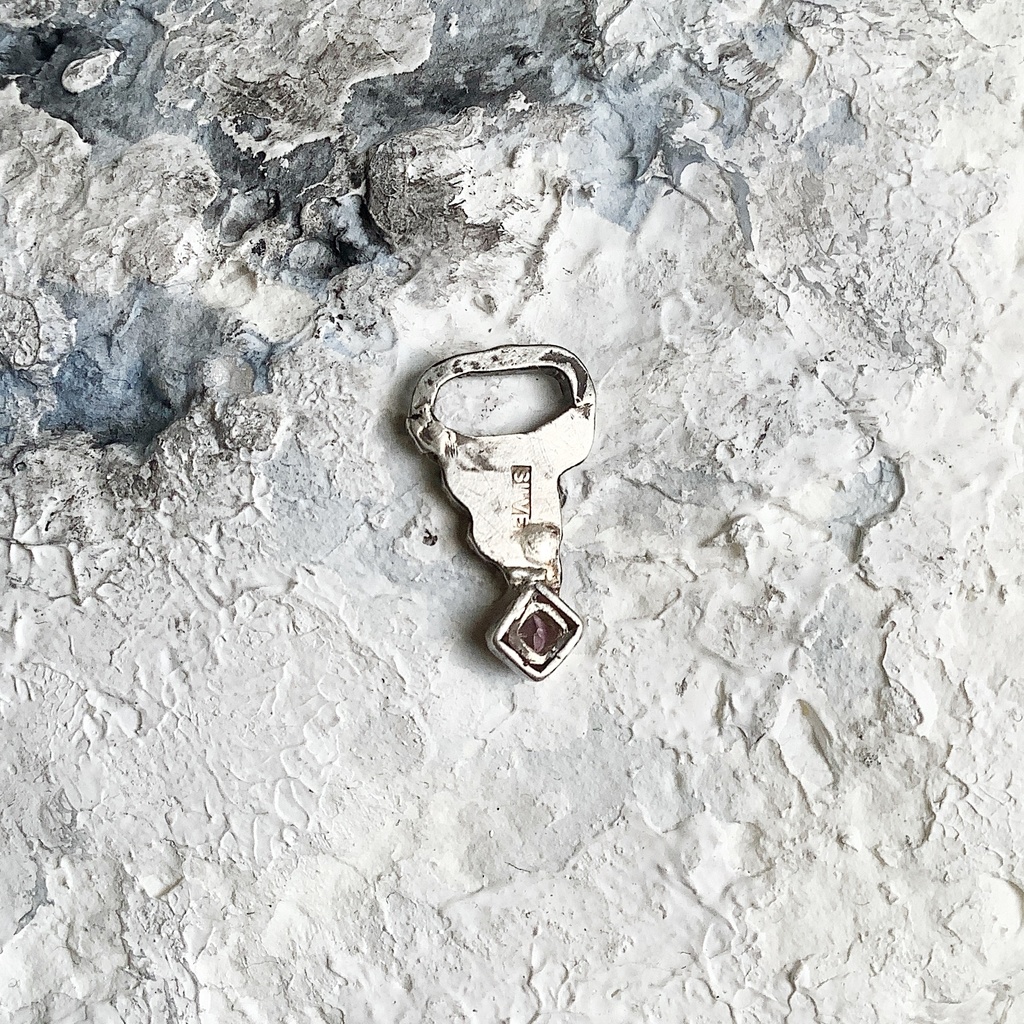 グラフィティーペンダントネックレス ピンクサファイヤ