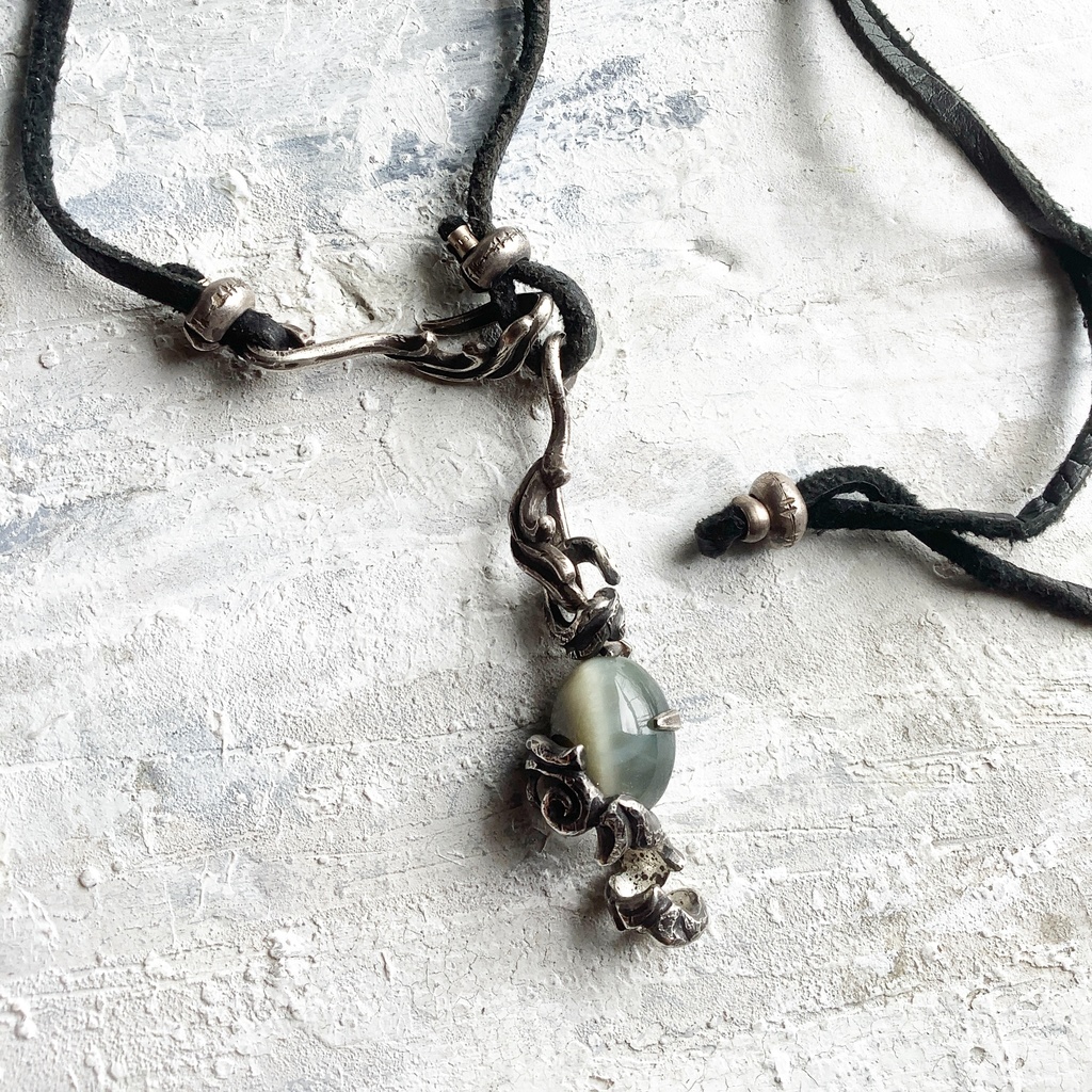 タイガーアイ 鹿革紐ネックレス